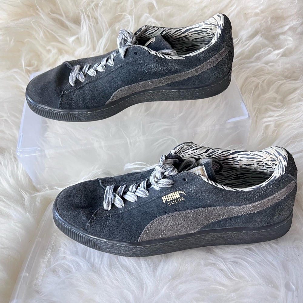 Puma Women’s Low Top Sneaker. Size 39 or 8 1/2. Light Gray and Dark Gray.
